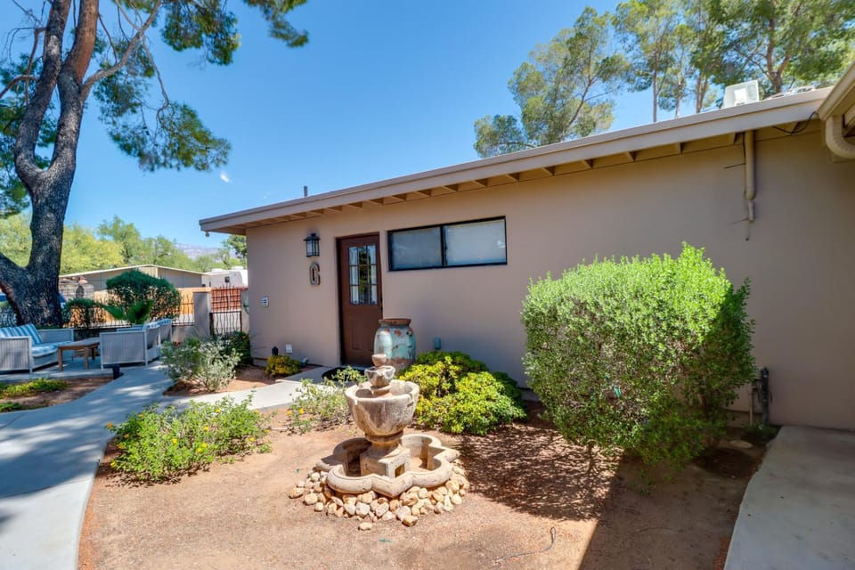 Pet-Friendly Tucson Casita: Shared Swim Spa! House in Catalina Foothills