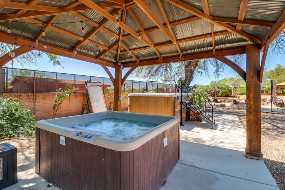 Private Courtyard & Swim Spa Access in Tucson House in Catalina Foothills
