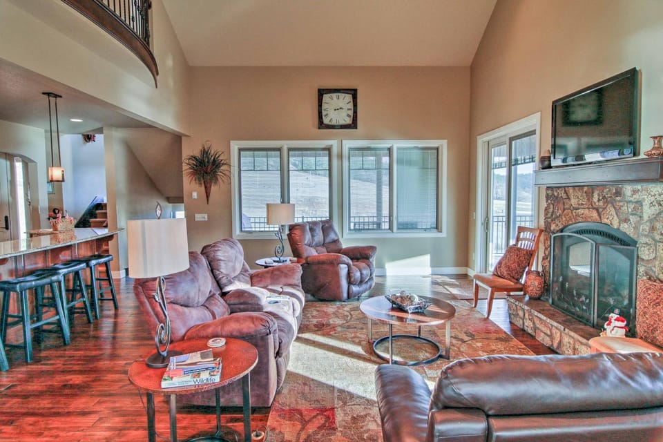 'Bella Greens' Spacious Sturgis Rally Home w/ Deck House in North Lawrence