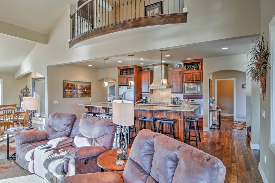 'Bella Greens' Spacious Sturgis Rally Home w/ Deck House in North Lawrence