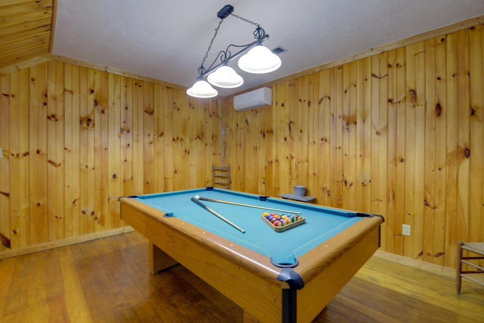 Smoky Mountains Cabin w/ Hot Tub, Deck & Views! Cabin in Sevier County