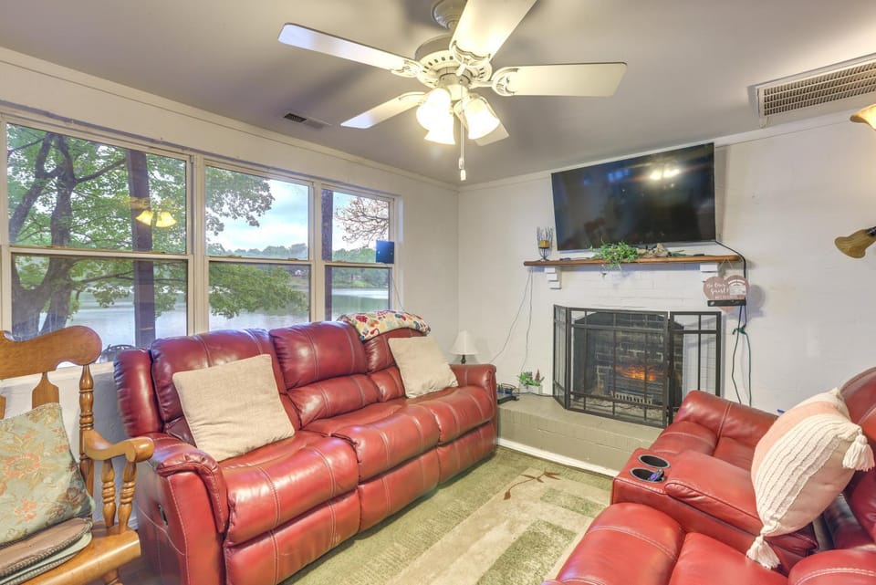 Lakefront Delta Cottage w/ Views, Canoe & Dock! House in Alabama