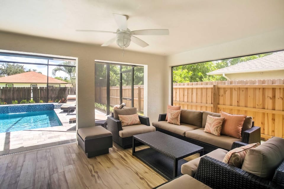 Naples Home w/ Lanai & Pool Near Vanderbilt Beach! House in Naples Park