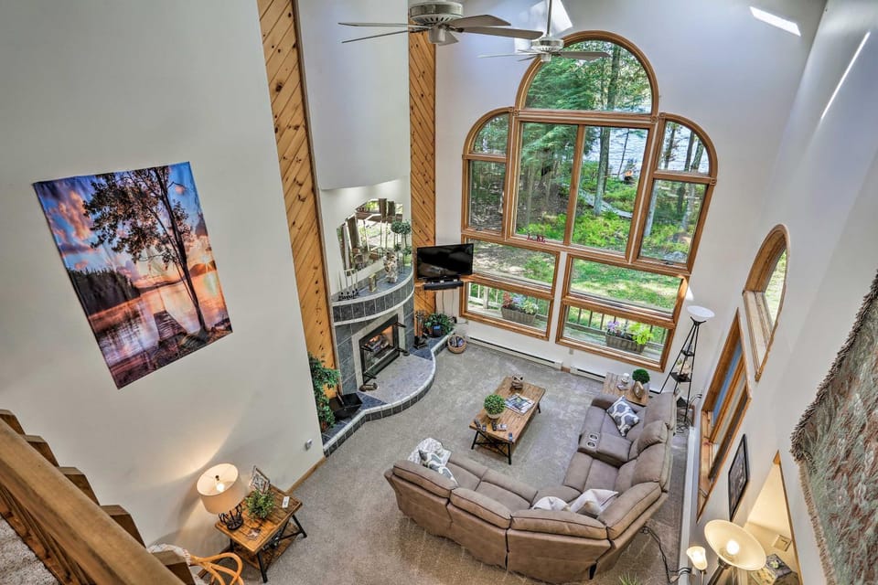 Pocono Lake Paradise w/ Private Beach & Dock! House in Coolbaugh Township