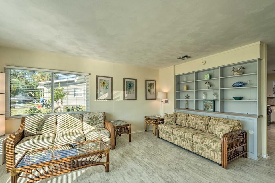 Venice Home w/ Fire Pit & Grill: 2 Mi to Beach! House in Venice
