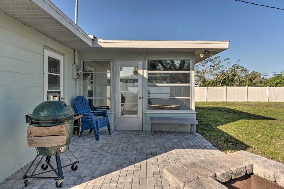 Venice Home w/ Fire Pit & Grill: 2 Mi to Beach! House in Venice