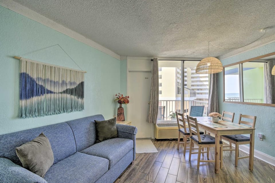 Ocean Views & Resort Amenities: Myrtle Beach Condo House in Myrtle Beach