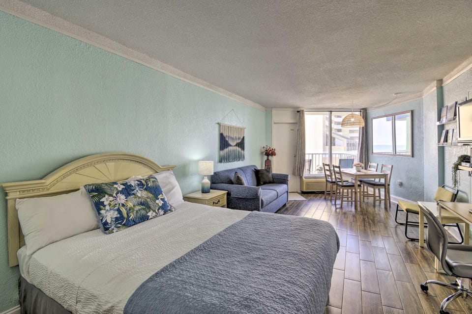Ocean Views & Resort Amenities: Myrtle Beach Condo House in Myrtle Beach