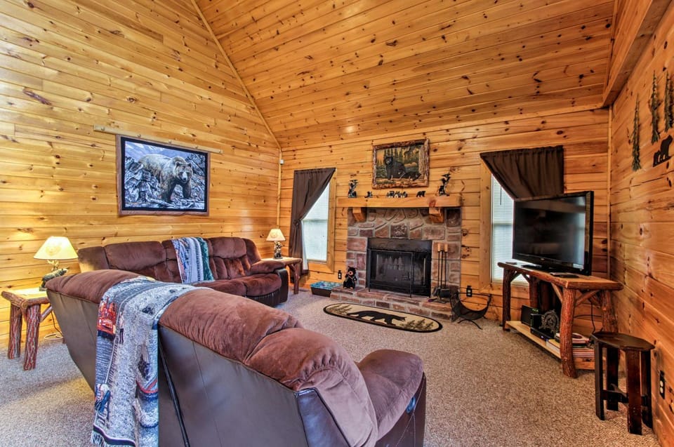 Rustic Sevierville Cabin with Covered Porch! Cabin in Sevierville