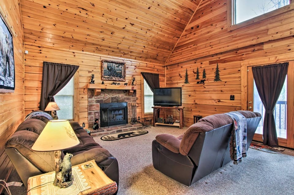 Rustic Sevierville Cabin with Covered Porch! Cabin in Sevierville