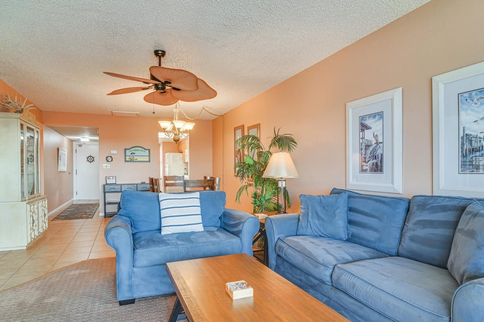 Waterfront Condo w/ Patio & Pool on Madeira Beach! House in Madeira Beach