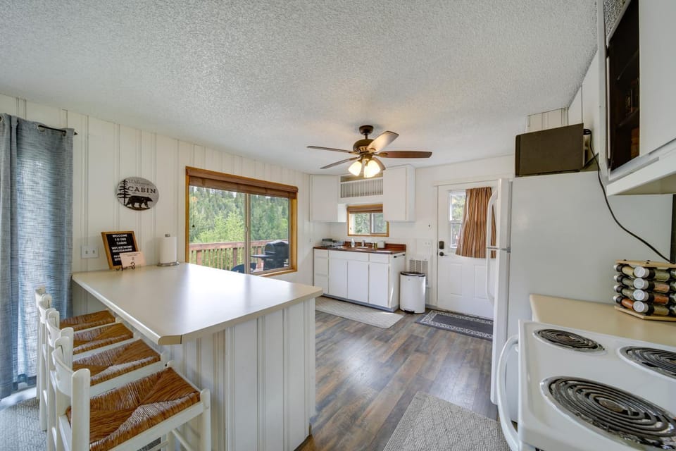 Cozy Worley Cabin w/ Lake Access + Gas Grill! Cabin in Kootenai County
