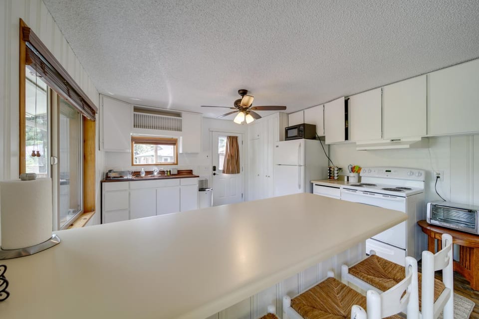 Cozy Worley Cabin w/ Lake Access + Gas Grill! Cabin in Kootenai County