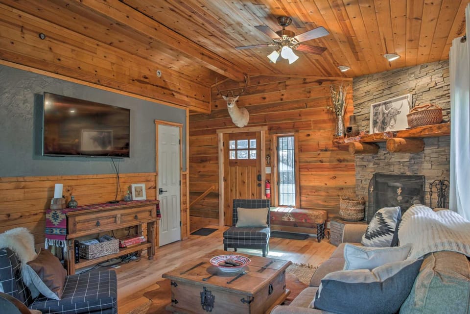 Ruidoso Log Cabin Retreat - Peaceful & Convenient Cabin in Ruidoso