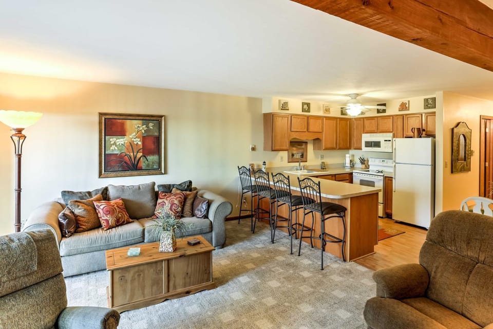 Waterfront Port Clinton Condo w/ Pool Access! House in Port Clinton