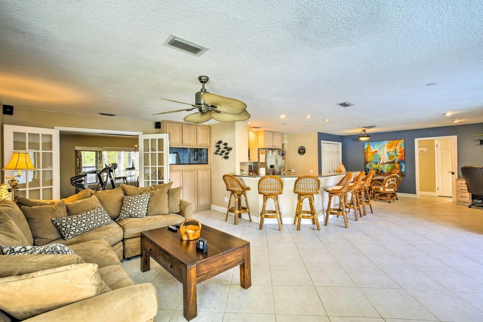 Solar-Heated Pool! Tropical Apollo Beach Hideaway House in Apollo Beach