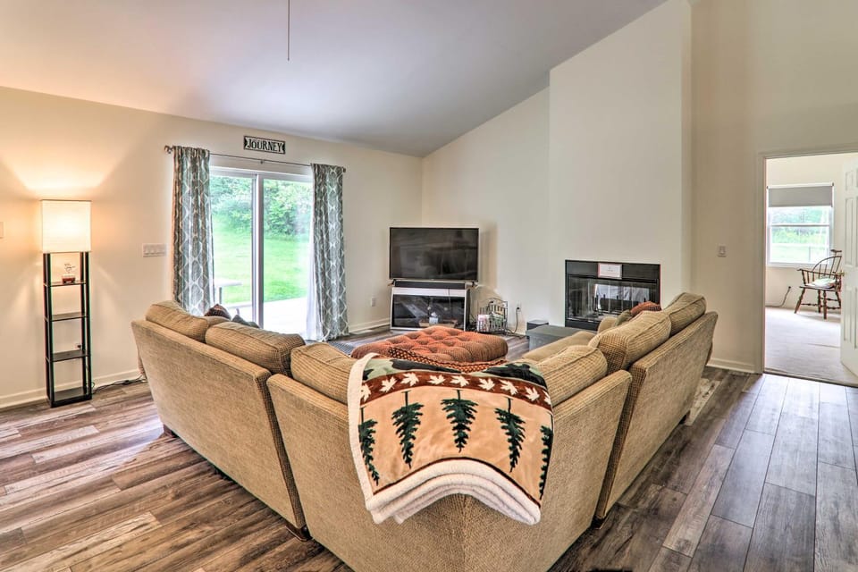 Private Dog-Friendly Home: 3 Mi to Elk Mountain House in Pennsylvania