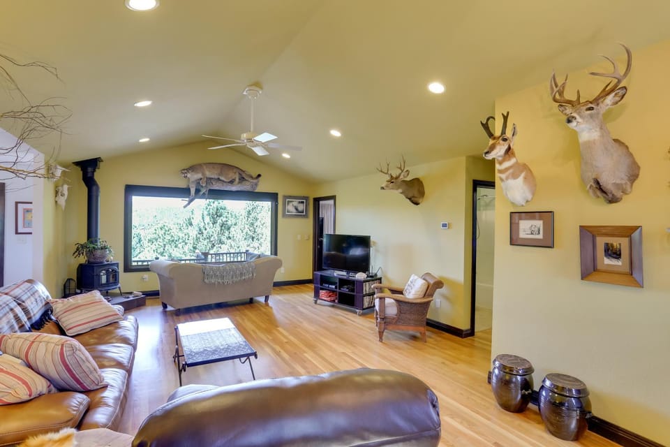 Hermosa Home w/ Black Hills View, Gas Grill & Deck House in East Custer