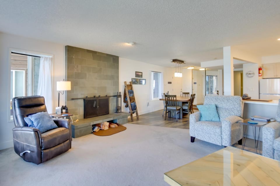 Lincoln City Beach Condo Clubhouse and Pool Access! Apartment in Lincoln Beach