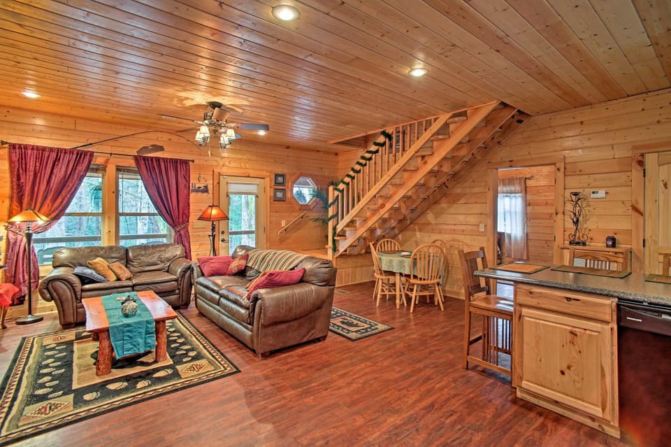 Creekside Cabin w/ Hot Tub in Gatlinburg! Cabin in Sevier County