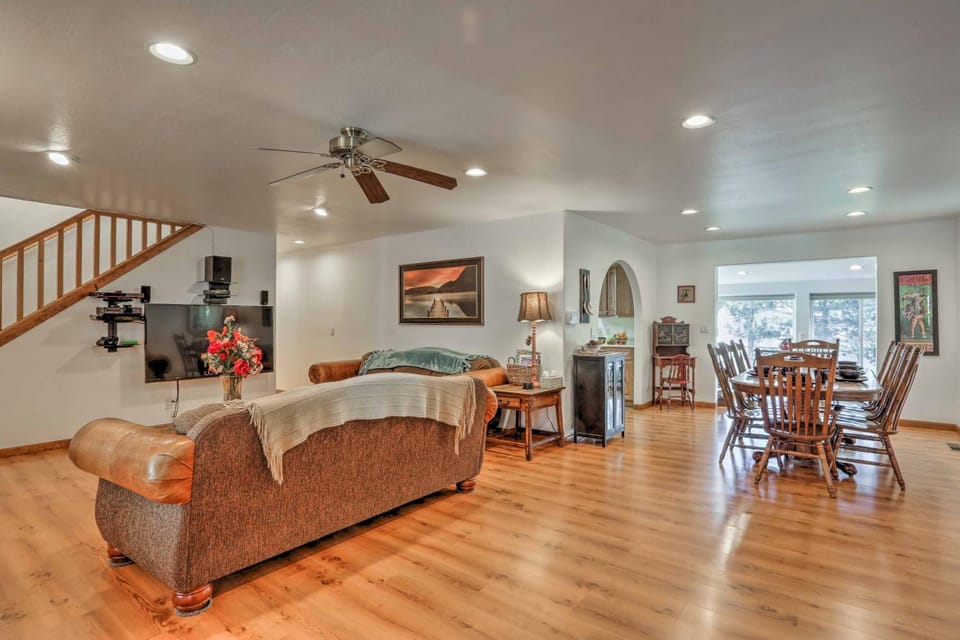 Game Room, Yard, Deck & Fireplace: Lakeside Home House in Rainbow Lake