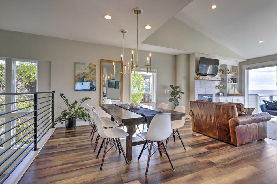 Remodeled Home w/ Spa & Deck: Walk to Dillon Beach House in Dillon Beach