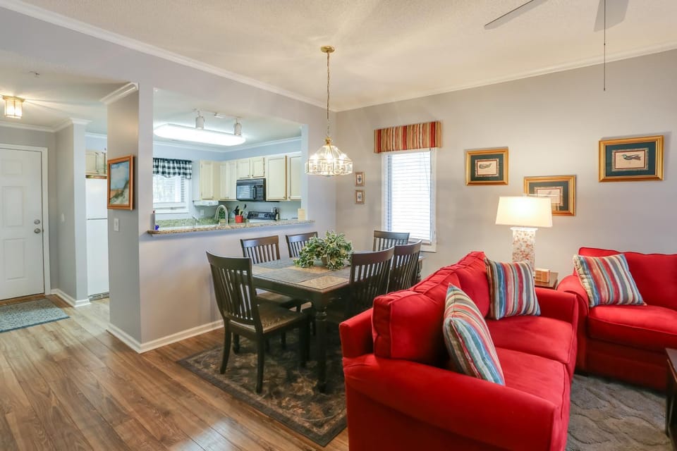 Swim, Golf & Relax: Myrtle Beach Unit in Tidewater House in North Myrtle Beach