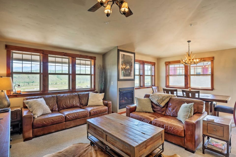 Winter Park Condo with Hot Tub and Mountain Views! Apartment in Fraser