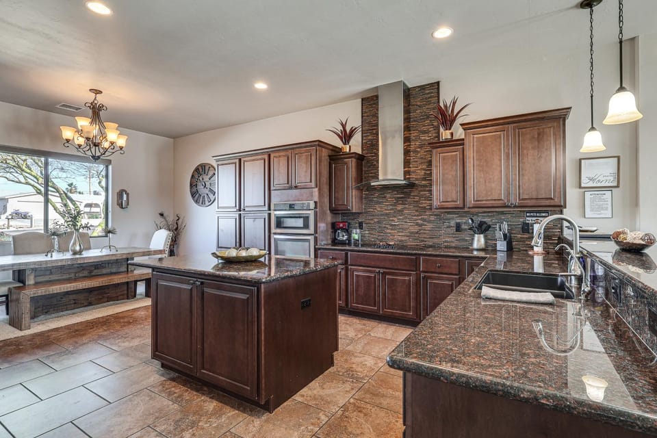 Pool & Hot Tub: Luxe Lake Havasu Home House in Lake Havasu City