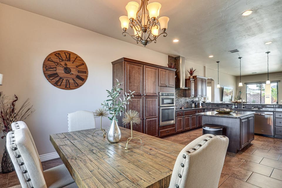 Pool & Hot Tub: Luxe Lake Havasu Home House in Lake Havasu City