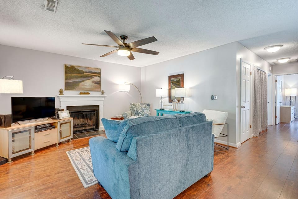 Mount Pleasant Condo - Near Charleston & Beaches! House in Mount Pleasant