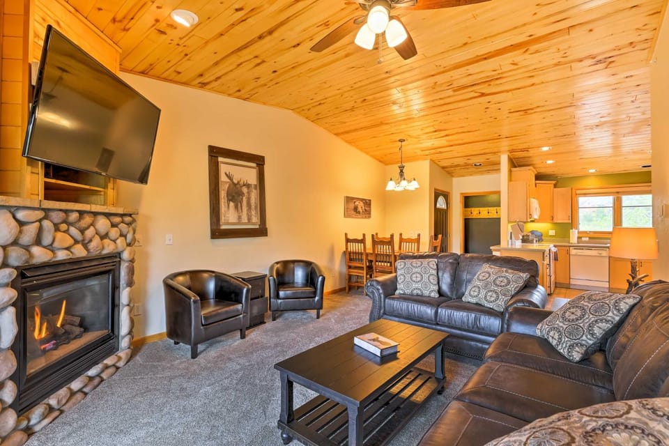 Steps to Grand Lake: Condo w/ Deck & Mtn Views House in Grand Lake