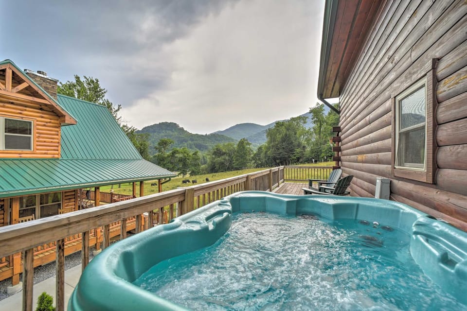 Maggie Valley Cabin with Private Hot Tub and Game Room Cabin in Maggie Valley