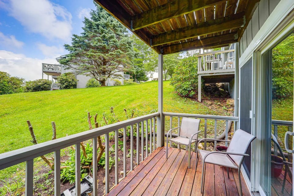 3 Mi to Slopes! Mtn-View Condo in Banner Elk House in Sugar Mountain