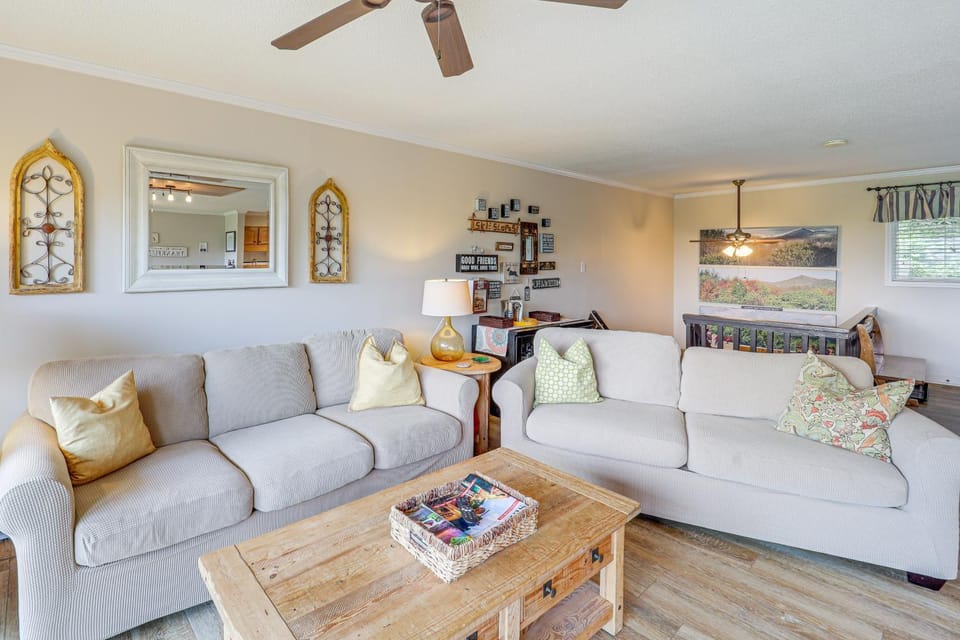 3 Mi to Slopes! Mtn-View Condo in Banner Elk House in Sugar Mountain