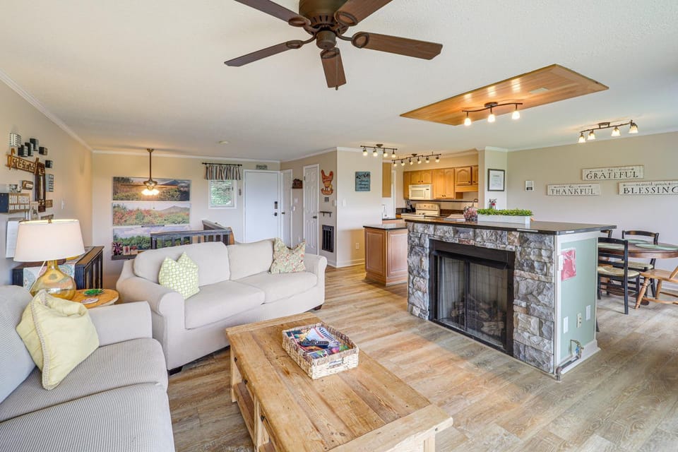 3 Mi to Slopes! Mtn-View Condo in Banner Elk House in Sugar Mountain