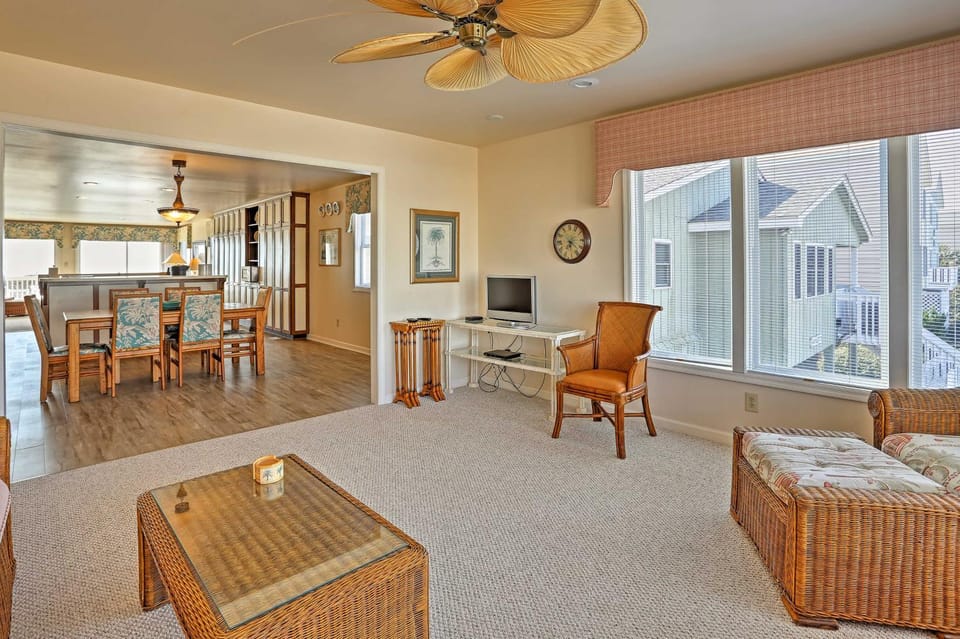 Family-Friendly Vacation Home: Steps to Beach! House in Sunset Beach