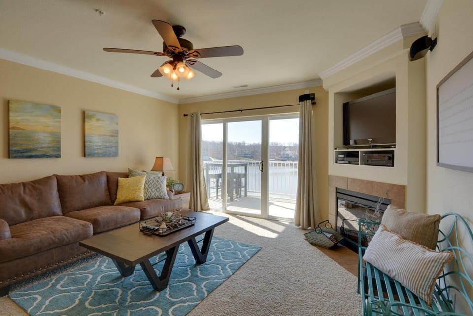 Lake Views & Pool Access: Osage Beach Condo House in Osage Beach