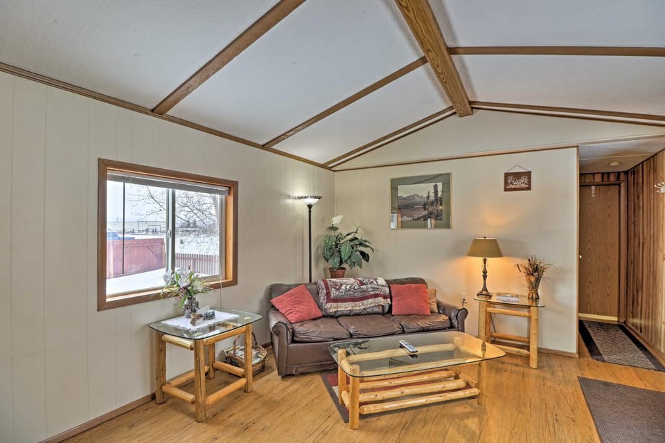 Columbia Falls Home ~ 22 Mi to Glacier Nat’l Park! House in Idaho