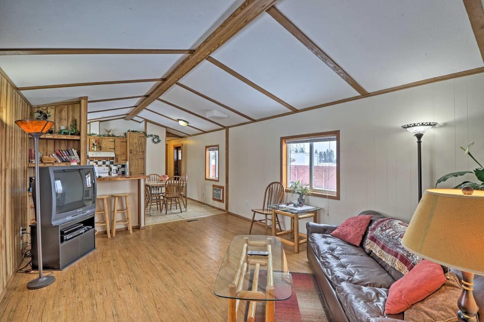 Columbia Falls Home ~ 22 Mi to Glacier Nat’l Park! House in Idaho