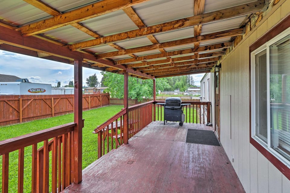 Columbia Falls Home ~ 22 Mi to Glacier Nat’l Park! House in Idaho