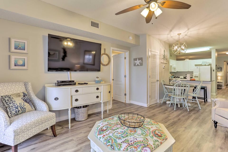 Beachfront Gulf Shores Condo w/ Pool House in West Beach