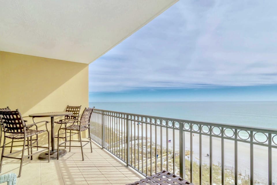 Beachfront Gulf Shores Condo w/ Pool House in West Beach