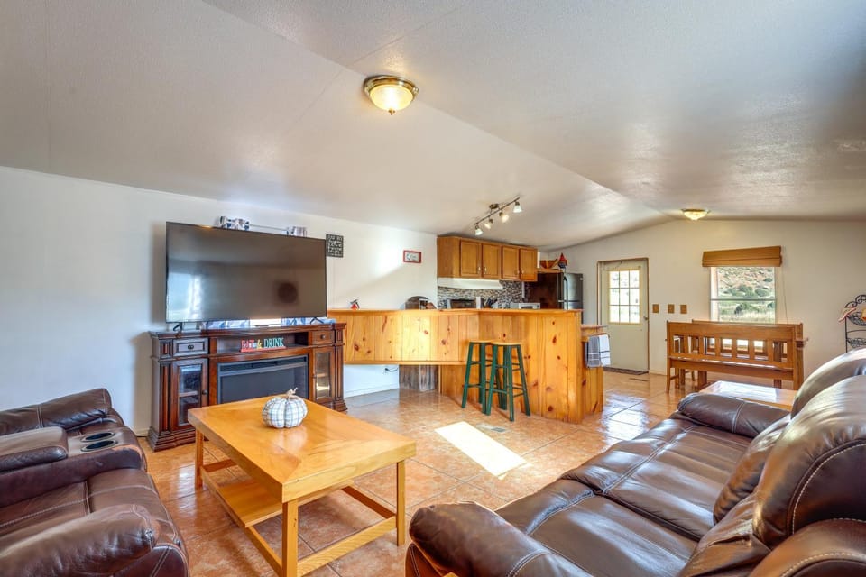 Charming Santa Rosa Home w/ Mountain Views & Porch House in Santa Rosa