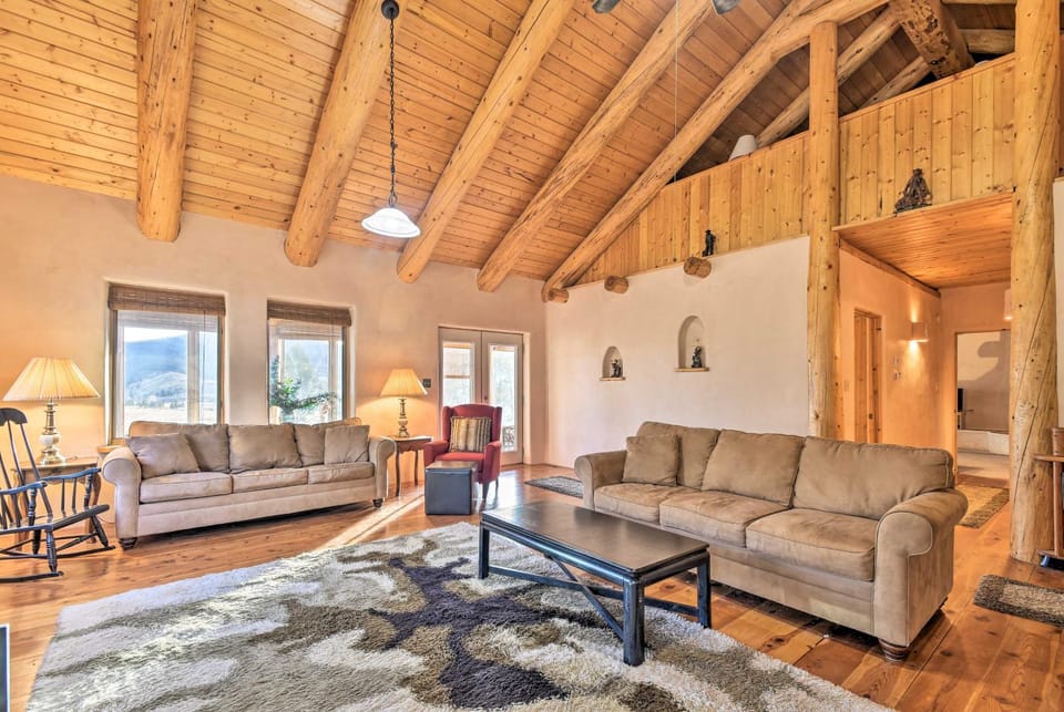 Eagle Nest Home w/ Hot Tub & Views - 5 Min to Lake House in New Mexico
