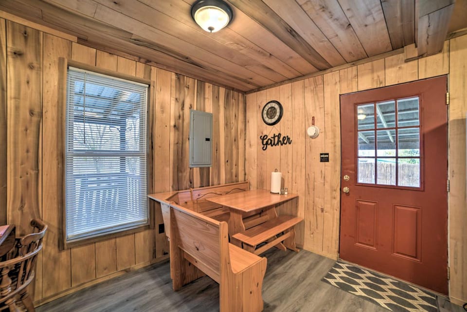 Remote Kentucky Cabin w/ Fire Pit & 2 Ponds Cabin in Lake Barkley