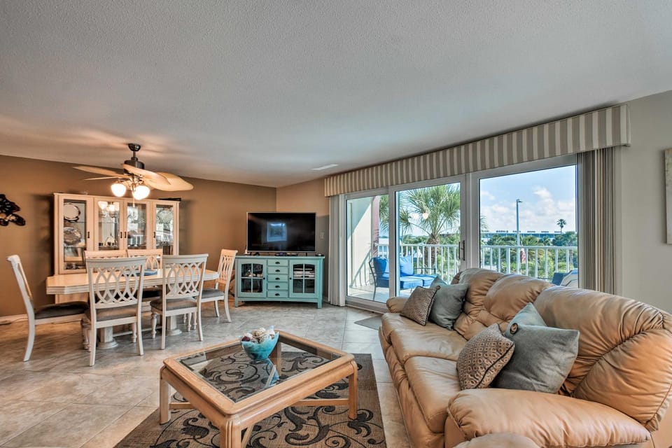 Pool Access! Indian Shores Beachfront Condo House in Indian Shores