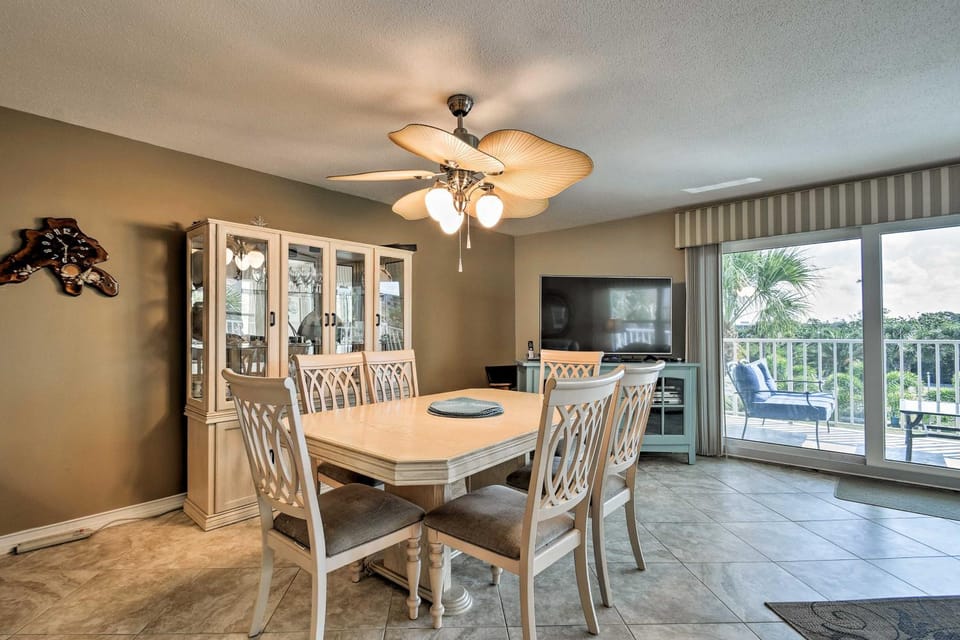 Pool Access! Indian Shores Beachfront Condo House in Indian Shores
