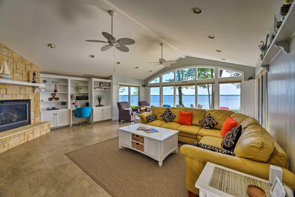 Bayfront Blounts Creek Home: Private Beach + Dock! House in North Carolina