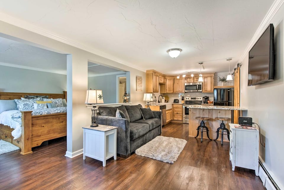 11 Mi to Denver Zoo: Lakewood Studio w/ Fire Pit! Apartment in Lakewood